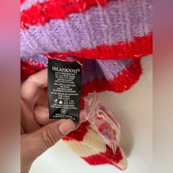 🖤 Sale 🖤 NWT Blank NYC Asymmetrical Stripe Good Mood Comfy Sweater - M - Picture 6 of 6